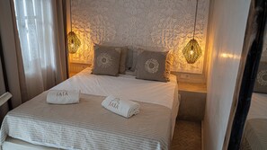 Egyptian cotton sheets, premium bedding, Tempur-Pedic beds, in-room safe - Riad Jaia (Marrakech)