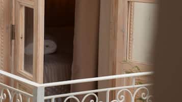 Signature Double Room, Ensuite | In-room safe, blackout drapes, soundproofing, iron/ironing board