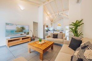 Smart TV - Casa Surf La Vie - Pool & BBQ by LUCHA (Papaya)