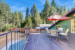 Outdoor dining - 5BR House Near Lassen, Large Deck & Hot Tub (Shingletown)
