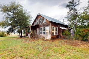 Exterior - 1BR + Loft w/ Amazing Views & Private W & D (Groesbeck)