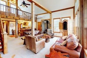 Living area - 1BR + Loft w/ Amazing Views & Private W & D (Groesbeck)