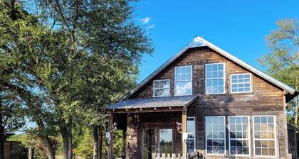 Private Hot Tub & Views! Cozy Cabin on Aim Ranch