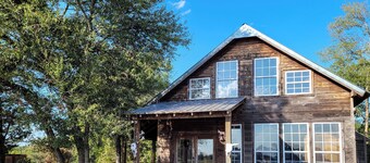 Private Hot Tub & Views! Cozy Cabin on Aim Ranch