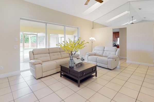 TV - Port St Lucie Escape w/ Yard: 'Glenwood Hideaway' (Port St. Lucie)