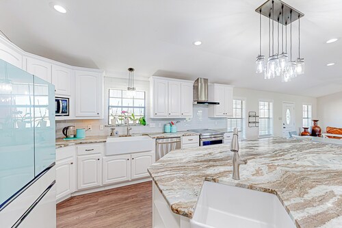 Expansive, Dog-Friendly 3BR w/ Pond, Pool, Patio