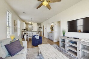 TV - Golf Course Condo w/ Pool & Tennis in Myrtle Beach (Myrtle Beach)