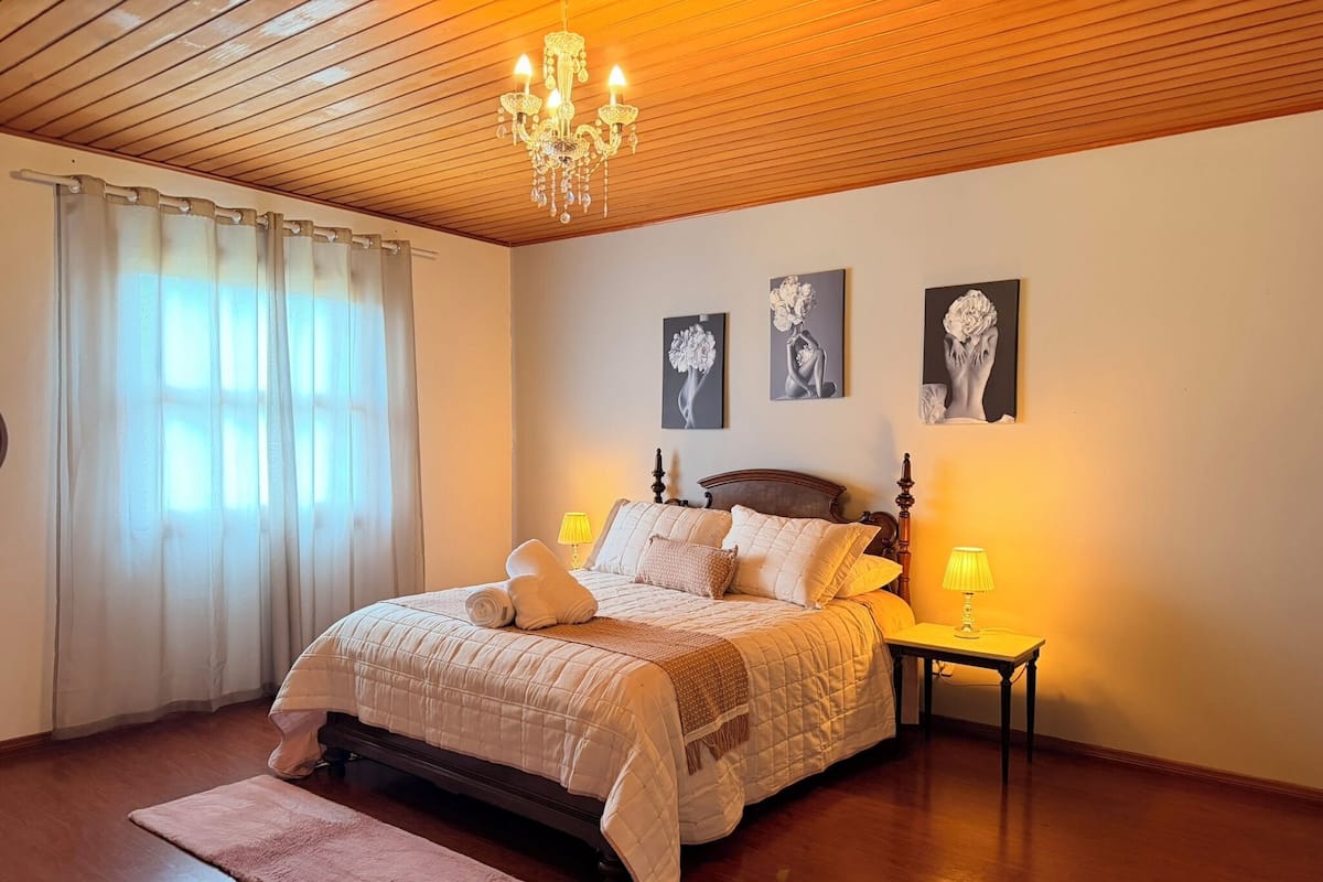 Phòng Suite Premium, ban công, quang cảnh núi | Minibar, bàn ủi/dụng cụ ủi quần áo 