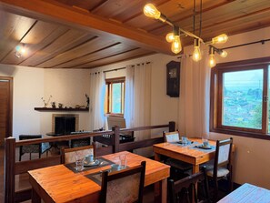 Free daily full breakfast