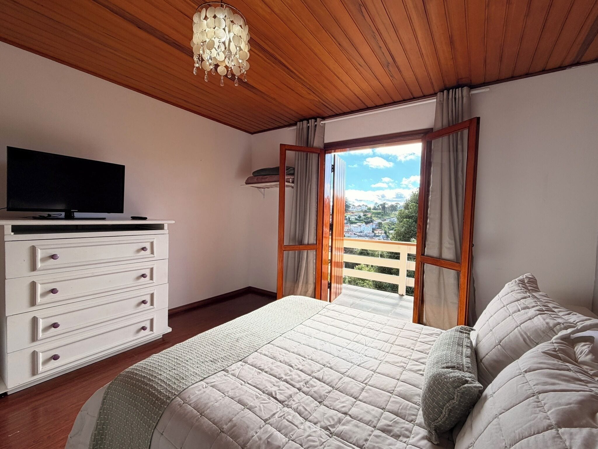 迷你吧、熨斗/熨衣板、免費無線上網