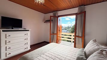 Minibar, iron/ironing board, free WiFi