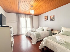 Family Suite, Balcony, Mountain View | Minibar, iron/ironing board, free WiFi - Villa Monte Fiori (Campos do Jordão)