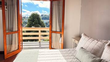 Minibar, iron/ironing board, free WiFi