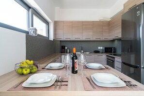 Private kitchen - Villa Alen – Exclusive Luxury Escape with Private Pool & Breathtaking Views (Chania)
