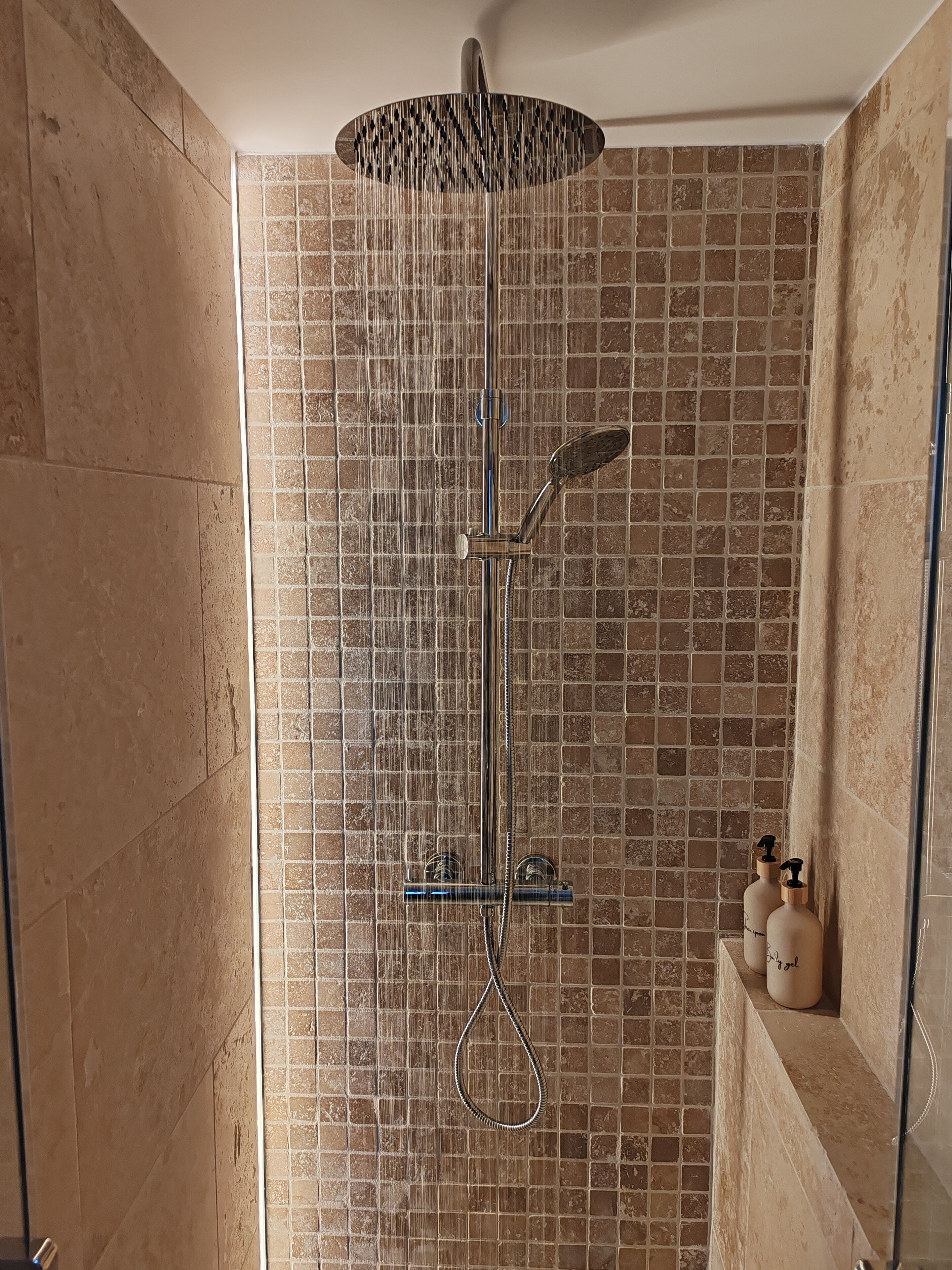 Shower, jetted tub, hair dryer, towels