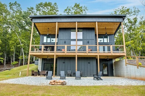NEW - Luxury Mountain Retreat - Walk to Redtail Vineyard