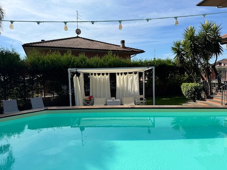 Pool. Relax in nature near the Etna volcano, elegant rooms
