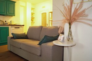 TV - Relax in nature near the Etna volcano, elegant rooms (Aci Sant'Antonio)