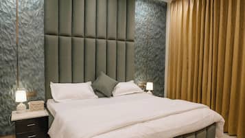 Iron/ironing board, Internet, bed sheets