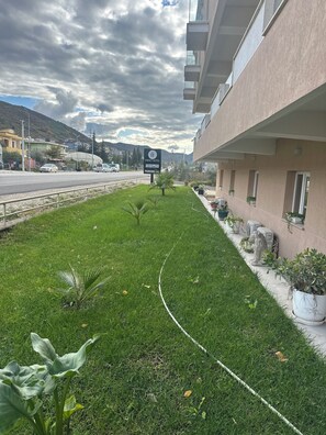 Camera con letto matrimoniale o 2 letti singoli, balcone, vista giardino | Vista dalla camera