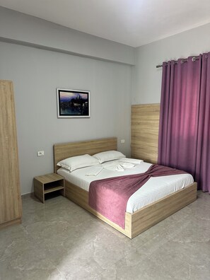 Premium bedding, down duvets, memory-foam beds, laptop workspace - Sweet Hotel  (Vaqarr)
