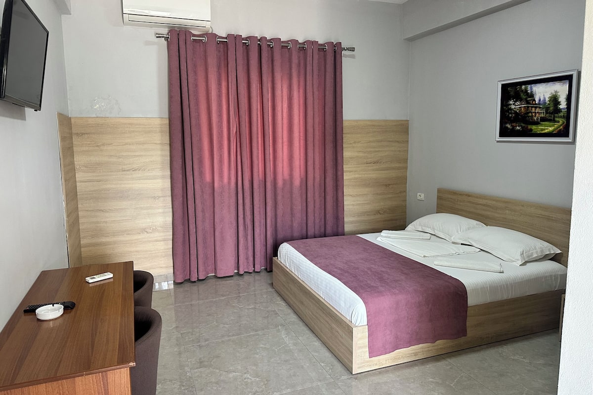 In-room safe, free WiFi