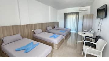 高級寝具、羽毛の掛け布団、低反発ベッド、ノートパソコン用作業スペース