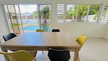 Villa, Ensuite, Garden View (appartement indépendant) | Dining