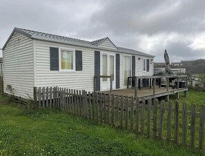 Terrace/patio - Comfortable, well-located mobile home with sea view. Relaxation guaranteed! (Équihen-Plage)