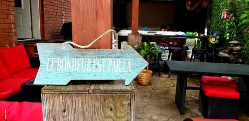 Petit loft avec immense jacuzzi et terrasse exotique