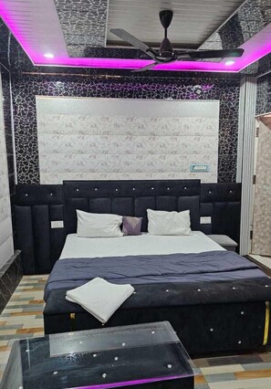 Chambre Luxe | Espace de travail pour ordinateur portable, lits pliants/supplémentaires