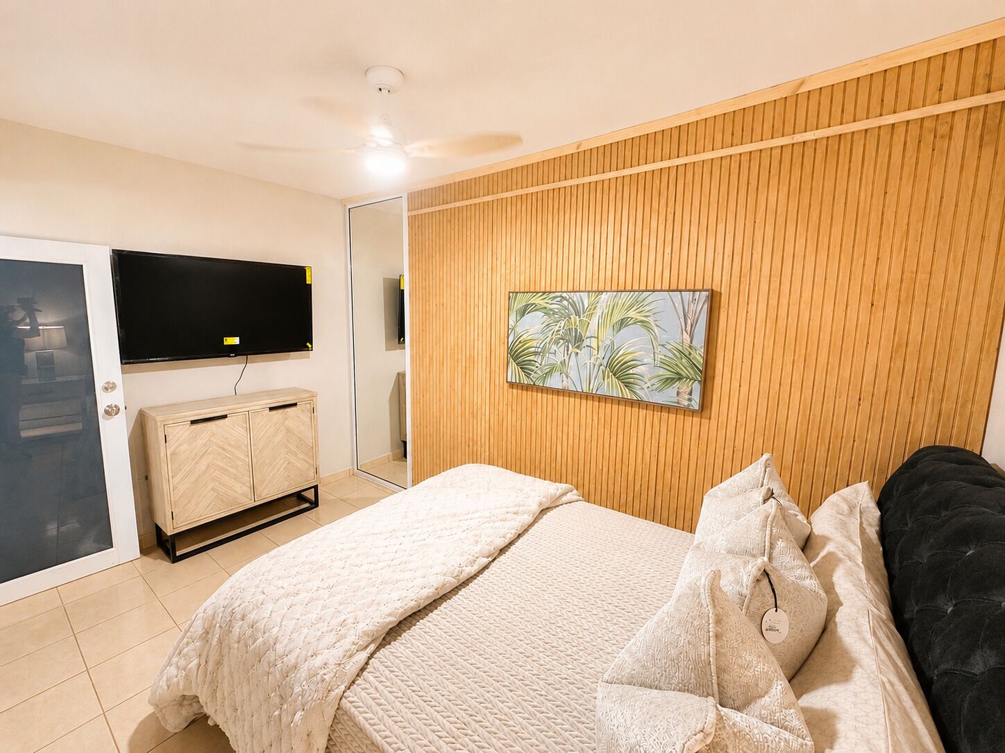 5 habitaciones, tabla de planchar con plancha y cuna de viaje 