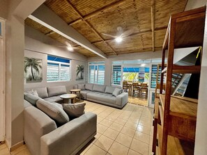 Smart TV - Spacious Oceanfront Home on the Beach 10 mins away from Rincón & Aguadilla | Swimming Pool (Aguada)