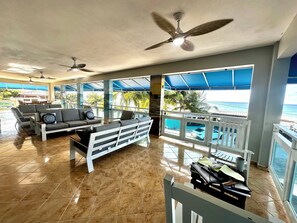 Smart TV - Spacious Oceanfront Home on the Beach 10 mins away from Rincón & Aguadilla | Swimming Pool (Aguada)