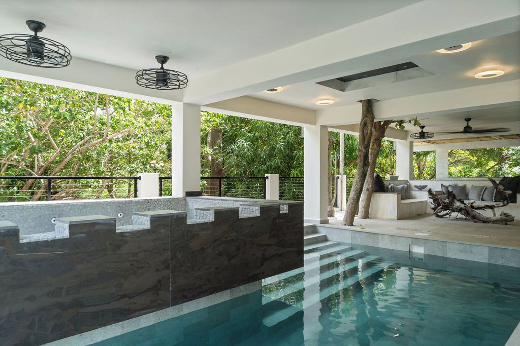 Innenpool, beheizter Pool