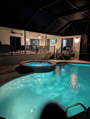 Outdoor pool - 3 bed/2 bath pool home & hot tub in Naples. Great neighborhood. 3 miles to beach (Naples)