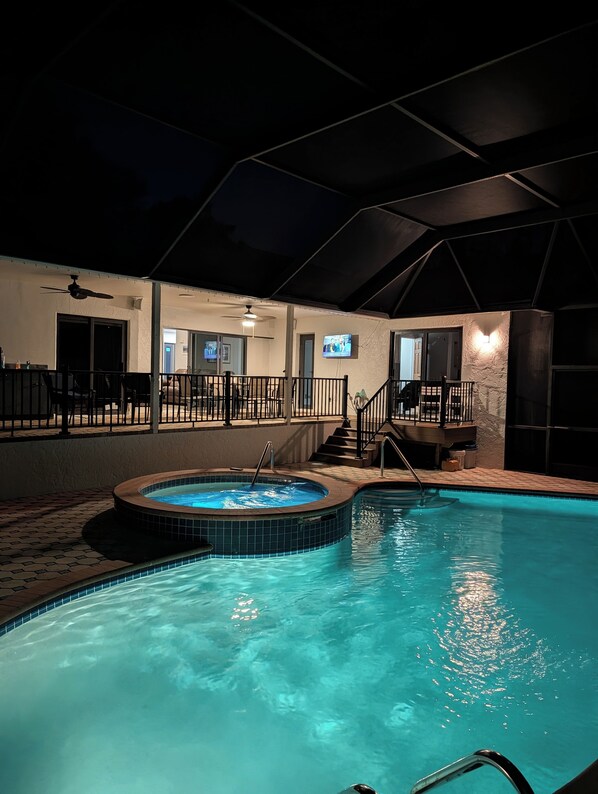 Outdoor pool - 3 bed/2 bath pool home & hot tub in Naples. Great neighborhood. 3 miles to beach (Naples)