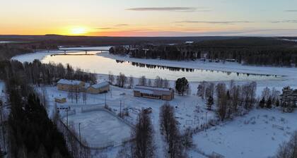 Full Cottage,payper rooms,1-5persons 1room, 6-9persons 2rooms,9-13persons 3rooms