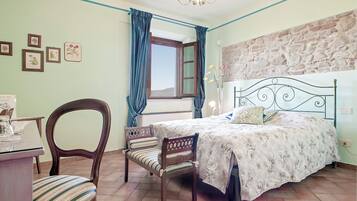 Deluxe Apartment, Hill View | Free WiFi