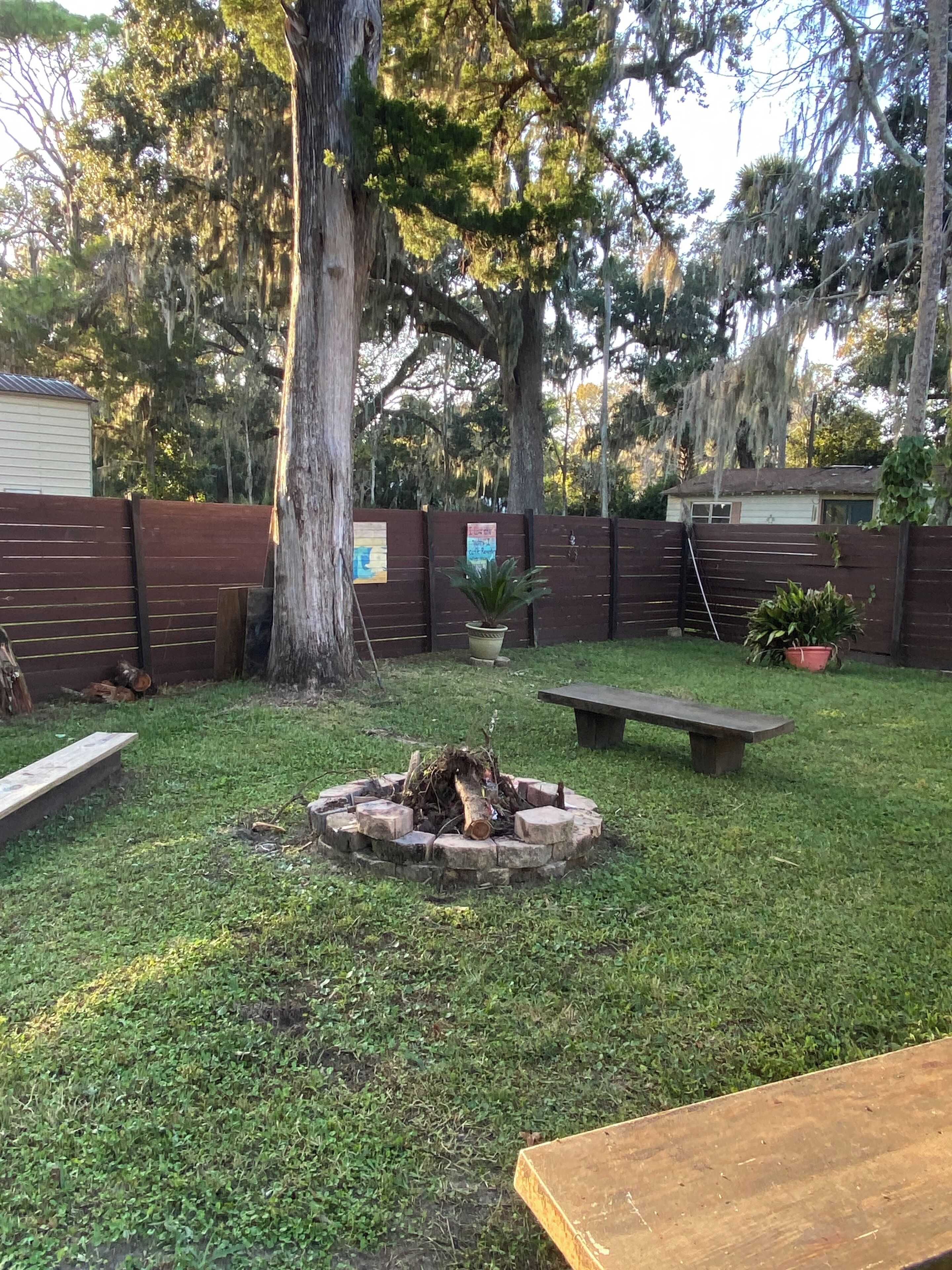 المنطقة المحيطة بالمنشأة