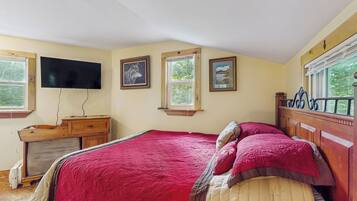 1 bedroom, desk, internet, bed sheets
