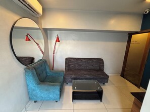 Lobby sitting area - Hotel Silver Key (Indore)