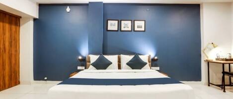 Deluxe Double Room | Desk, laptop workspace, free WiFi