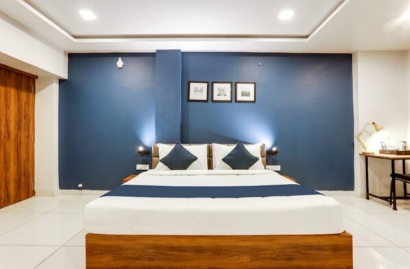 Deluxe Double Room | Desk, laptop workspace, free WiFi