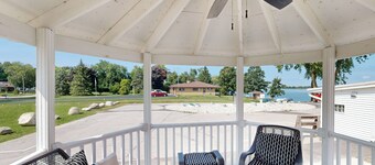 2 BR Condo on a Resort on the Lake w/ Beach Access