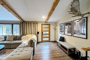 Televisión y chimenea 