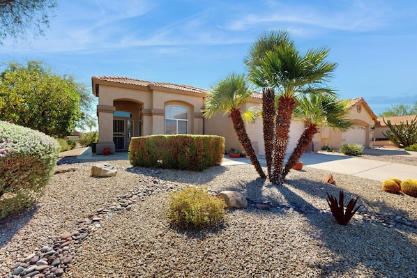 Property grounds - Golf, Hike & Unwind: Peoria Retreat w/ Patio! (Peoria)