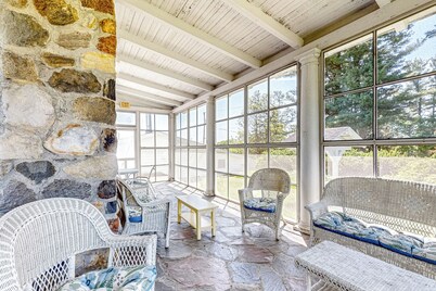 Group Getaway on Working Farm! Near Saratoga