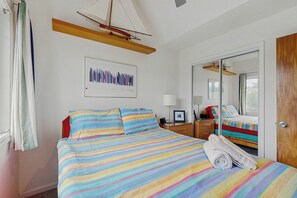 3 bedrooms, iron/ironing board, Internet, bed sheets - 5 Blocks to Shore! Rehoboth Beach Family Escape (Rehoboth Beach)