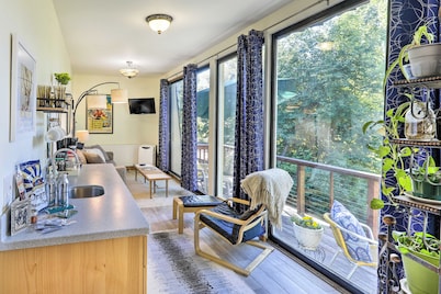 Walk to Cafes! Storybook-Style Fairbanks Studio